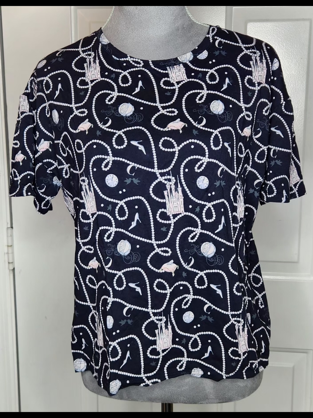 Disney X Uniqlo Cinderella Navy Blue and White Logo Graphic Tee Size XL